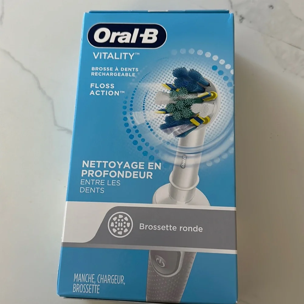 Oral B electric toothbrush new in a box - Picture 1 of 4